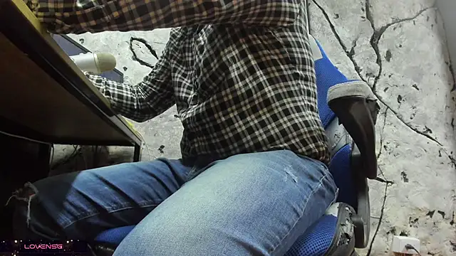 Snapshot of Maxi_TheBigDaddy chatting on November 27, 2025, 5:13 pm Maxi TheBigDaddy online show from November 27, 2025, 5:13 pm