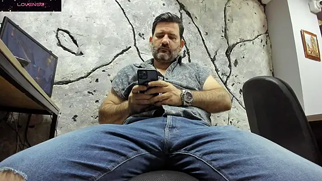 Snapshot of Maxi_TheBigDaddy chatting on September 20, 2025, 2:44 pm Maxi TheBigDaddy online show from September 20, 2025, 2:44 pm