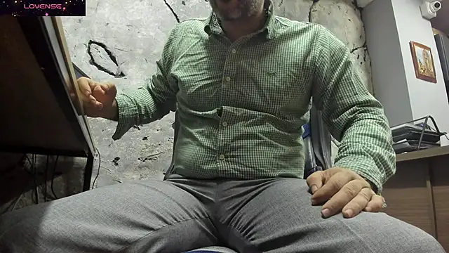 Snapshot of Maxi_TheBigDaddy chatting on September 14, 2025, 1:44 pm Maxi TheBigDaddy online show from September 14, 2025, 1:44 pm