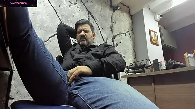 Snapshot of Maxi_TheBigDaddy chatting on September 18, 2025, 3:26 pm Maxi TheBigDaddy online show from September 18, 2025, 3:26 pm