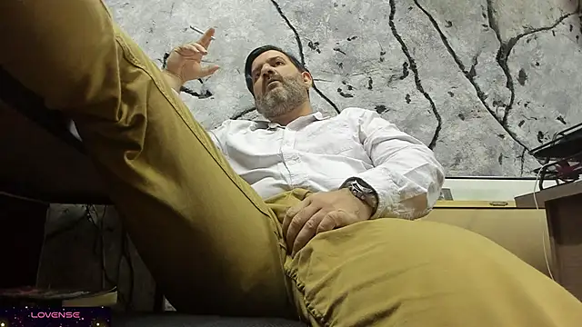 Snapshot of Maxi_TheBigDaddy chatting on October 3, 2025, 6:42 pm Maxi TheBigDaddy online show from October 3, 2025, 6:42 pm