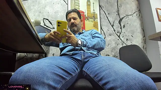 Snapshot of Maxi_TheBigDaddy chatting on December 16, 2025, 3:38 pm Maxi TheBigDaddy online show from December 16, 2025, 3:38 pm