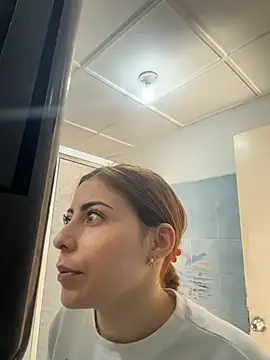 Snapshot of LilaSuni chatting on December 15, 2025, 2:34 pm LilaSuni online show from December 15, 2025, 2:34 pm