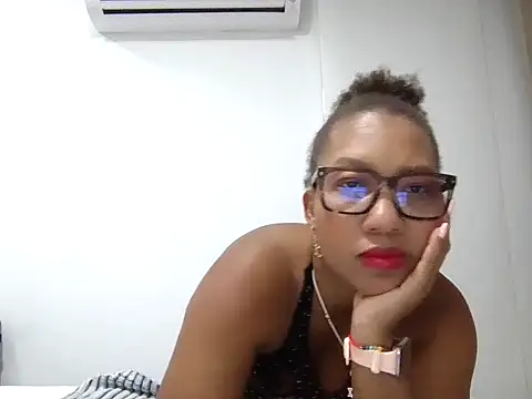 Snapshot of megan-hotxx chatting on June 20, 2026, 1:10 am megan-hotxx online show from June 20, 2026, 1:10 am