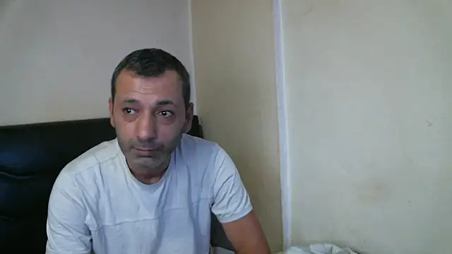 Snapshot of Rator_2 chatting on December 3, 2025, 8:08 pm Rator 2 online show from December 3, 2025, 8:08 pm