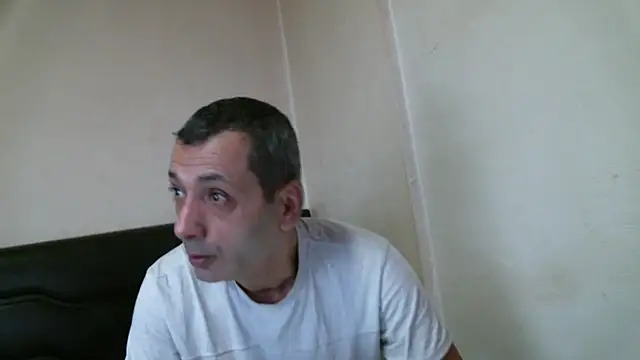 Snapshot of Rator_2 chatting on December 5, 2025, 7:23 pm Rator 2 online show from December 5, 2025, 7:23 pm