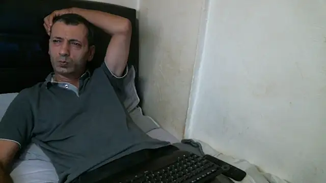 Snapshot of Rator_2 chatting on September 12, 2025, 9:03 pm Rator 2 online show from September 12, 2025, 9:03 pm