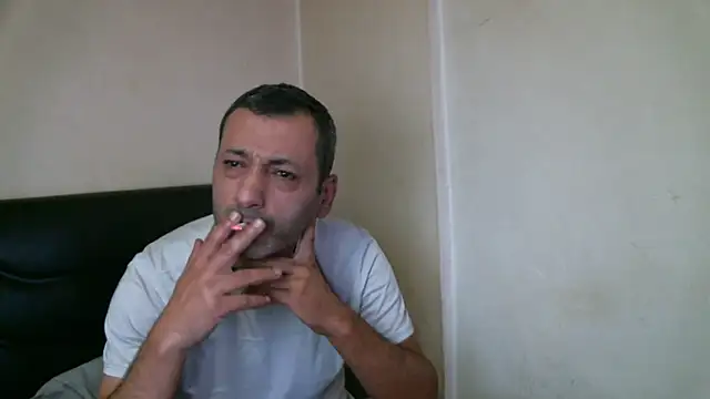 Snapshot of Rator_2 chatting on December 2, 2025, 9:38 pm Rator 2 online show from December 2, 2025, 9:38 pm