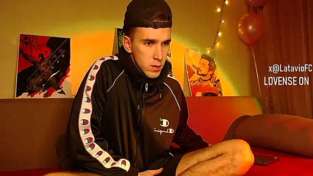 Snapshot of Midnighter_ chatting on December 25, 2024, 2:03 am Midnighter  online show from December 25, 2024, 2:03 am