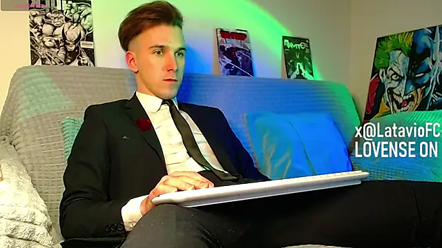 Snapshot of Midnighter_ chatting on April 12, 2026, 2:26 am Midnighter online show from April 12, 2026, 2:26 am