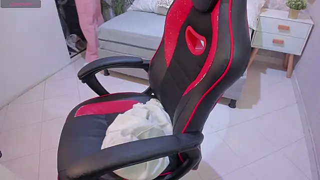 scarlet miller1 online show from October 18, 2025, 12:07 pm