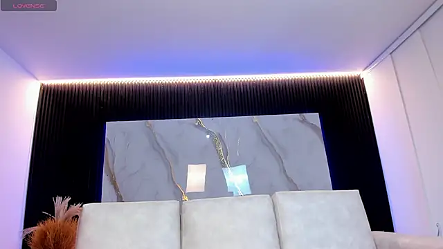 charlottewhitte online show from February 7, 2026, 11:29 am