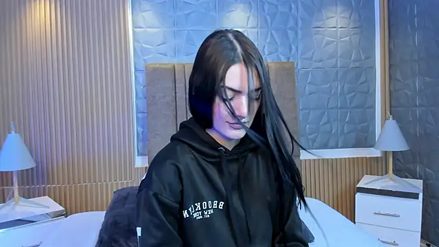 Snapshot of charlottewhitte chatting on December 15, 2025, 2:23 pm charlottewhitte online show from December 15, 2025, 2:23 pm