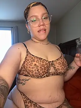 Snapshot of QueenNuttCollector chatting on October 23, 2025, 4:49 pm QueenNuttCollector online show from October 23, 2025, 4:49 pm