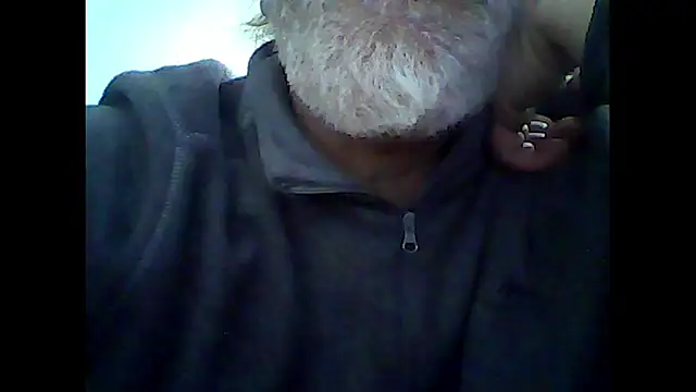 xcimeru online show from December 17, 2025, 3:28 pm