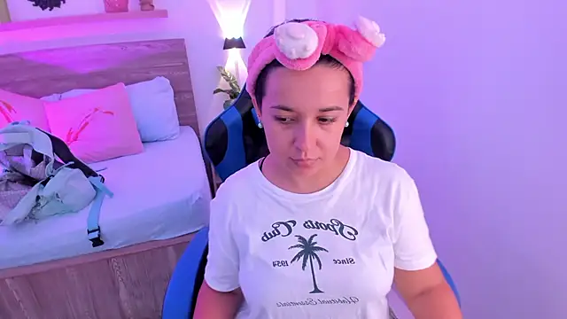 Snapshot of izaro22 chatting on September 30, 2025, 1:06 pm izaro22 online show from September 30, 2025, 1:06 pm