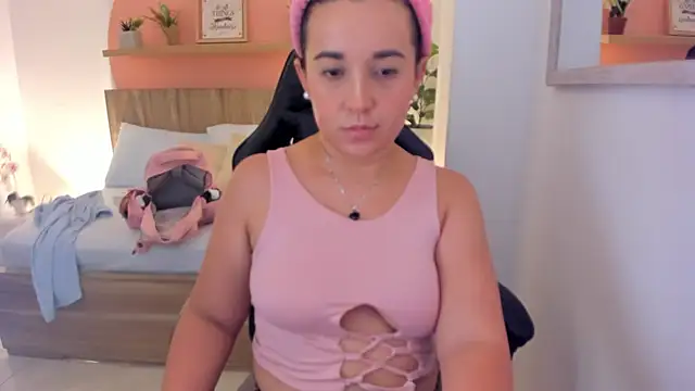 Snapshot of izaro22 chatting on March 15, 2025, 2:35 am izaro22 online show from March 15, 2025, 2:35 am