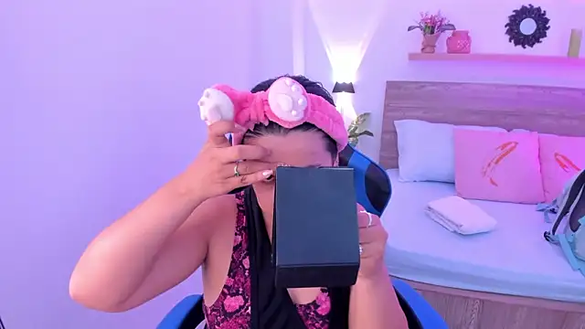 Snapshot of izaro22 chatting on September 29, 2025, 12:55 pm izaro22 online show from September 29, 2025, 12:55 pm