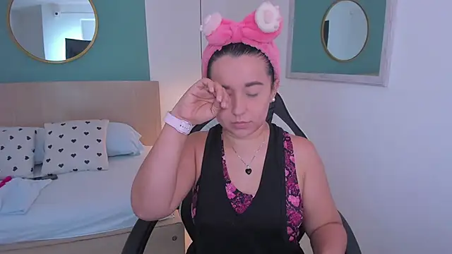 Snapshot of izaro22 chatting on March 22, 2025, 12:14 pm izaro22 online show from March 22, 2025, 12:14 pm