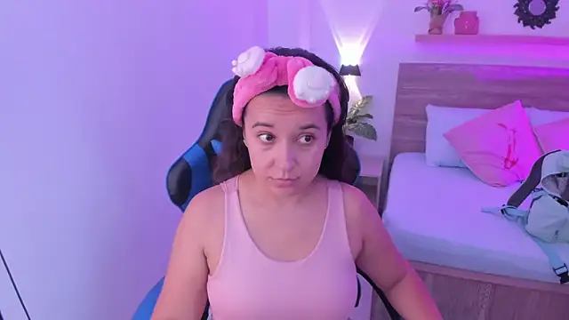 Snapshot of izaro22 chatting on October 1, 2025, 1:04 pm izaro22 online show from October 1, 2025, 1:04 pm