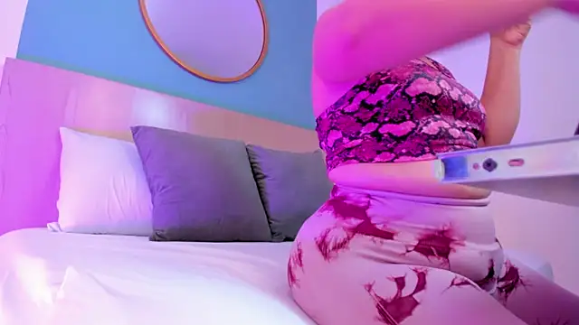 Snapshot of izaro22 chatting on November 8, 2025, 2:37 am izaro22 online show from November 8, 2025, 2:37 am