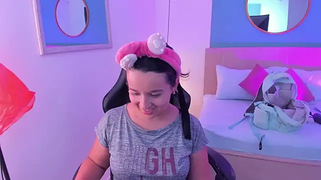 Snapshot of izaro22 chatting on September 10, 2025, 2:21 am izaro22 online show from September 10, 2025, 2:21 am