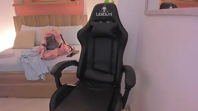 Snapshot of izaro22 chatting on March 14, 2025, 2:31 am izaro22 online show from March 14, 2025, 2:31 am