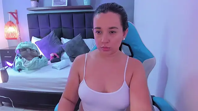 Snapshot of izaro22 chatting on September 20, 2025, 3:33 am izaro22 online show from September 20, 2025, 3:33 am