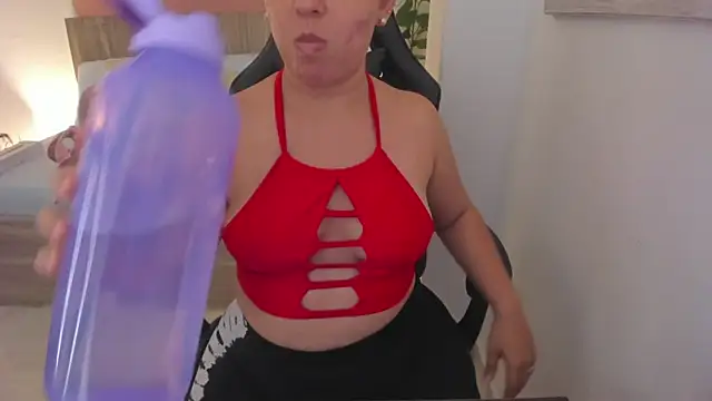 Snapshot of izaro22 chatting on March 12, 2025, 2:20 am izaro22 online show from March 12, 2025, 2:20 am