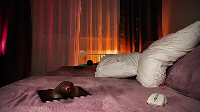 Snapshot of Pi-x-ie chatting on February 8, 2026, 4:05 pm Pi-x-ie online show from February 8, 2026, 4:05 pm