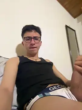 Snapshot of CamiRojas_boy chatting on May 9, 2026, 3:43 am CamiRojas boy online show from May 9, 2026, 3:43 am