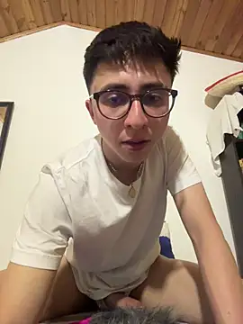 Snapshot of CamiRojas_boy chatting on March 12, 2026, 3:45 am CamiRojas boy online show from March 12, 2026, 3:45 am