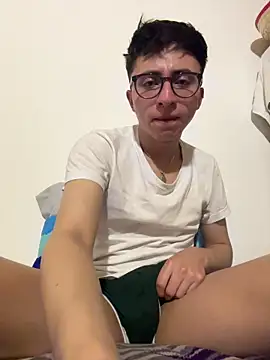 Snapshot of CamiRojas_boy chatting on March 11, 2026, 3:44 am CamiRojas boy online show from March 11, 2026, 3:44 am