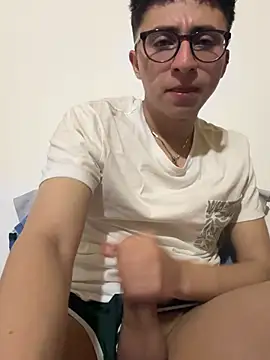 Snapshot of CamiRojas_boy chatting on March 25, 2026, 3:17 am CamiRojas boy online show from March 25, 2026, 3:17 am