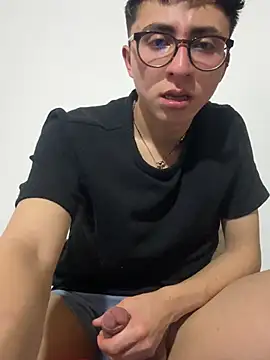 Snapshot of CamiRojas_boy chatting on March 13, 2026, 3:22 am CamiRojas boy online show from March 13, 2026, 3:22 am