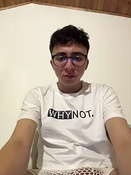 Snapshot of CamiRojas_boy chatting on May 10, 2026, 3:21 am CamiRojas boy online show from May 10, 2026, 3:21 am