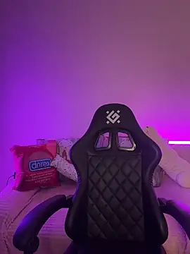 Snapshot of Your_insomniya chatting on February 7, 2026, 8:17 pm Your insomniya online show from February 7, 2026, 8:17 pm