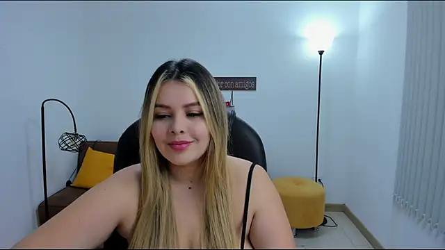 Snapshot of camiilaa1 chatting on February 9, 2025, 4:04 am camiilaa1 online show from February 9, 2025, 4:04 am