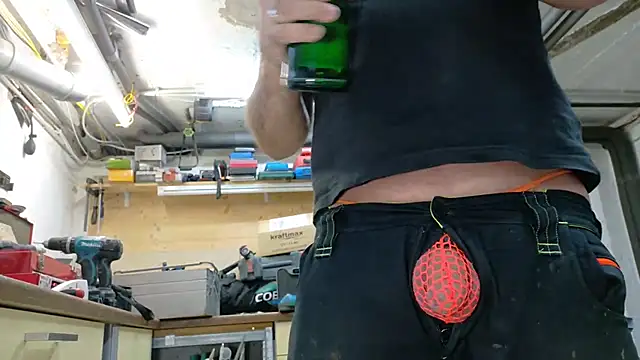 Nikeyone2 online show from November 6, 2025, 2:32 pm