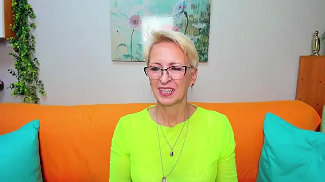 iamyourdream89 online show from September 15, 2025, 11:43 am