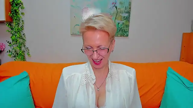 iamyourdream89 online show from April 19, 2026, 8:59 am