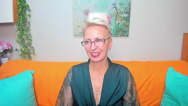 iamyourdream89 online show from September 28, 2025, 9:16 am