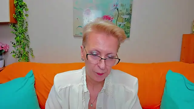 iamyourdream89 online show from April 19, 2026, 6:21 pm