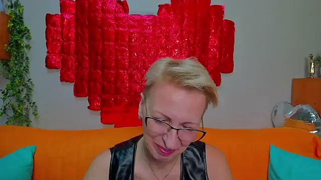 iamyourdream89 online show from February 12, 2026, 1:55 pm