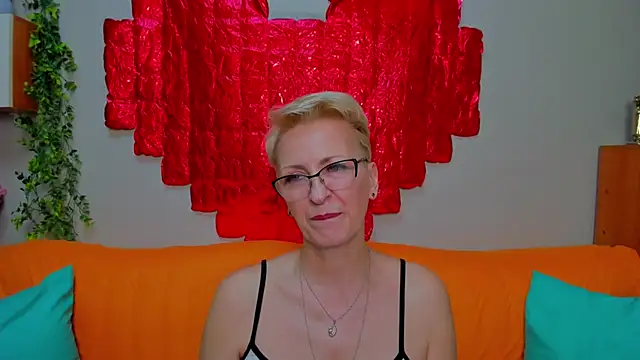 iamyourdream89 online show from March 10, 2026, 12:20 pm