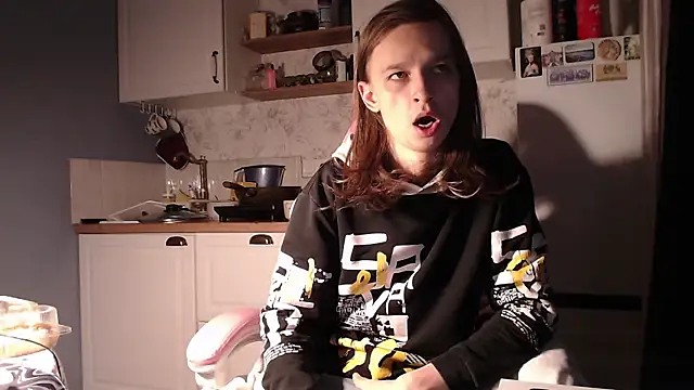 Snapshot of Frank_Fraer chatting on September 18, 2025, 6:44 pm Frank Fraer online show from September 18, 2025, 6:44 pm