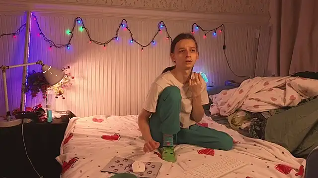 Snapshot of Frank_Fraer chatting on December 2, 2025, 8:10 pm Frank Fraer online show from December 2, 2025, 8:10 pm