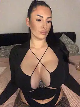 Snapshot of Mia-Bremer chatting on November 25, 2025, 12:27 pm Mia-Bremer online show from November 25, 2025, 12:27 pm