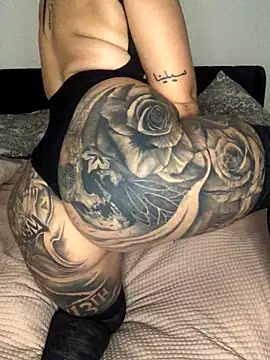 Snapshot of Mia-Bremer chatting on December 5, 2025, 1:10 pm Mia-Bremer online show from December 5, 2025, 1:10 pm