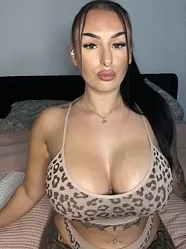 Snapshot of Mia-Bremer chatting on November 16, 2025, 5:28 pm Mia-Bremer online show from November 16, 2025, 5:28 pm